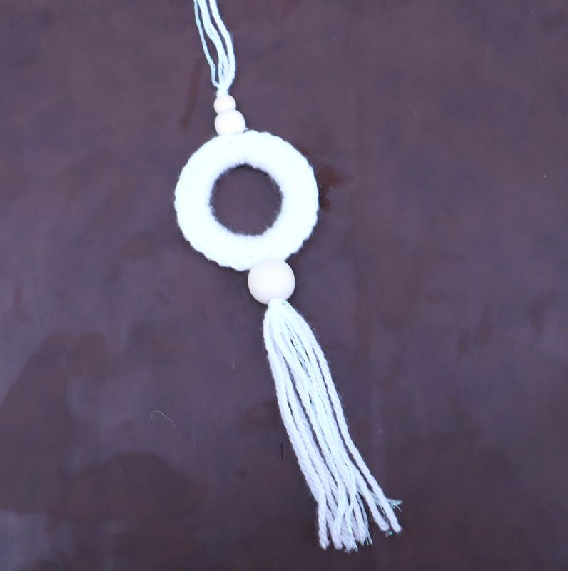 Schlüsselanhänger weiß Taschenanhänger  Taschenbaumler mit Quaste