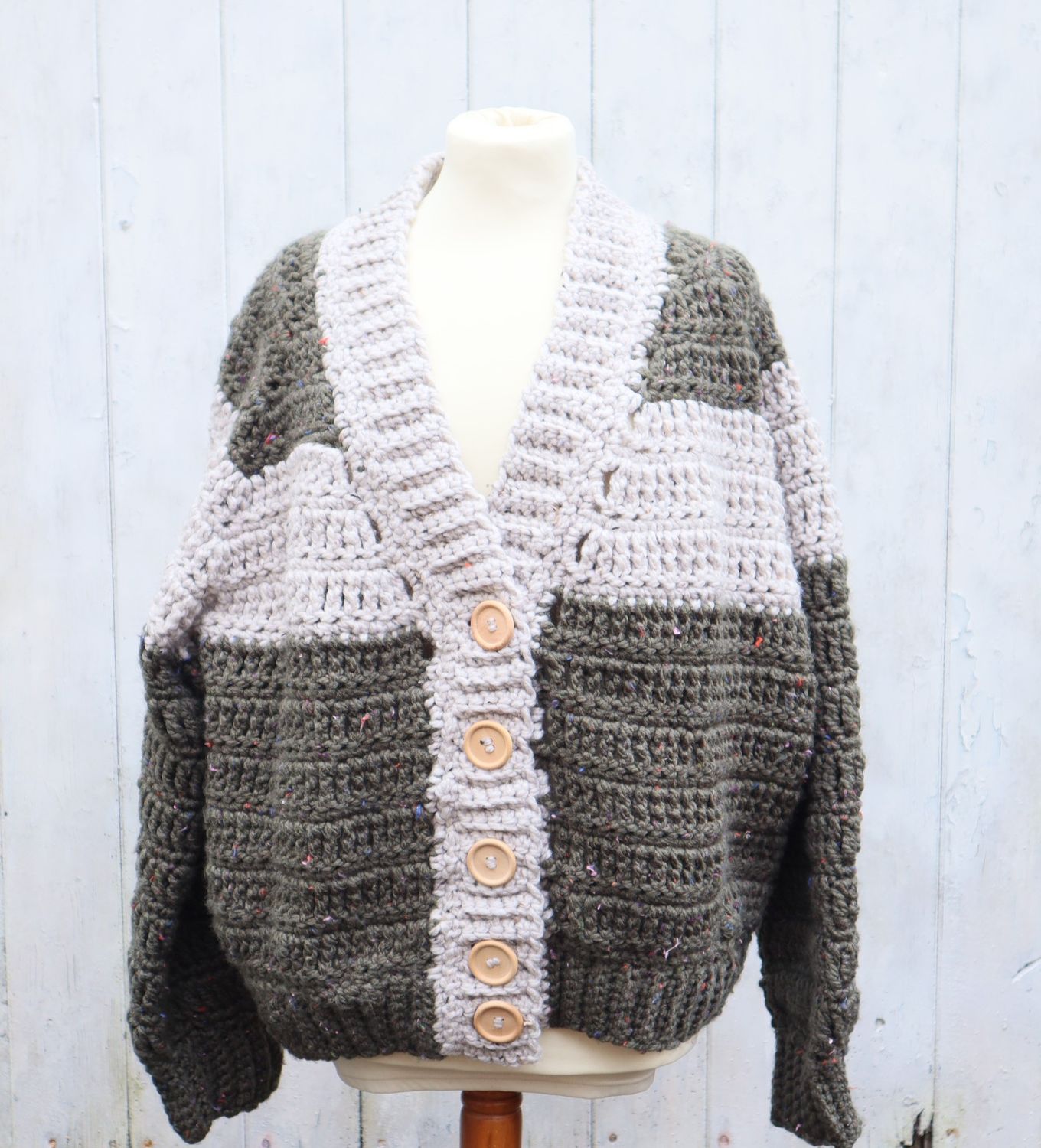Strickjacke Cardigan gehäkelt im Tweedlook Oberteil Handarbeit