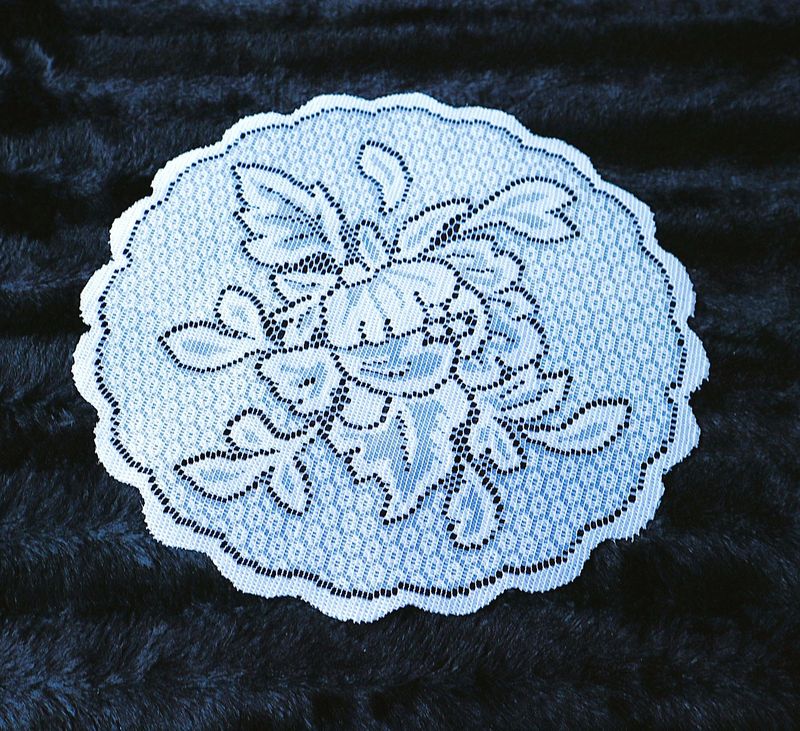 Deko Decke Zierdeckchen weiß mit Blütenmotiv 10 er Set Deko Decke Zierdeckchen weiß mit Blütenmotiv 10 er Set