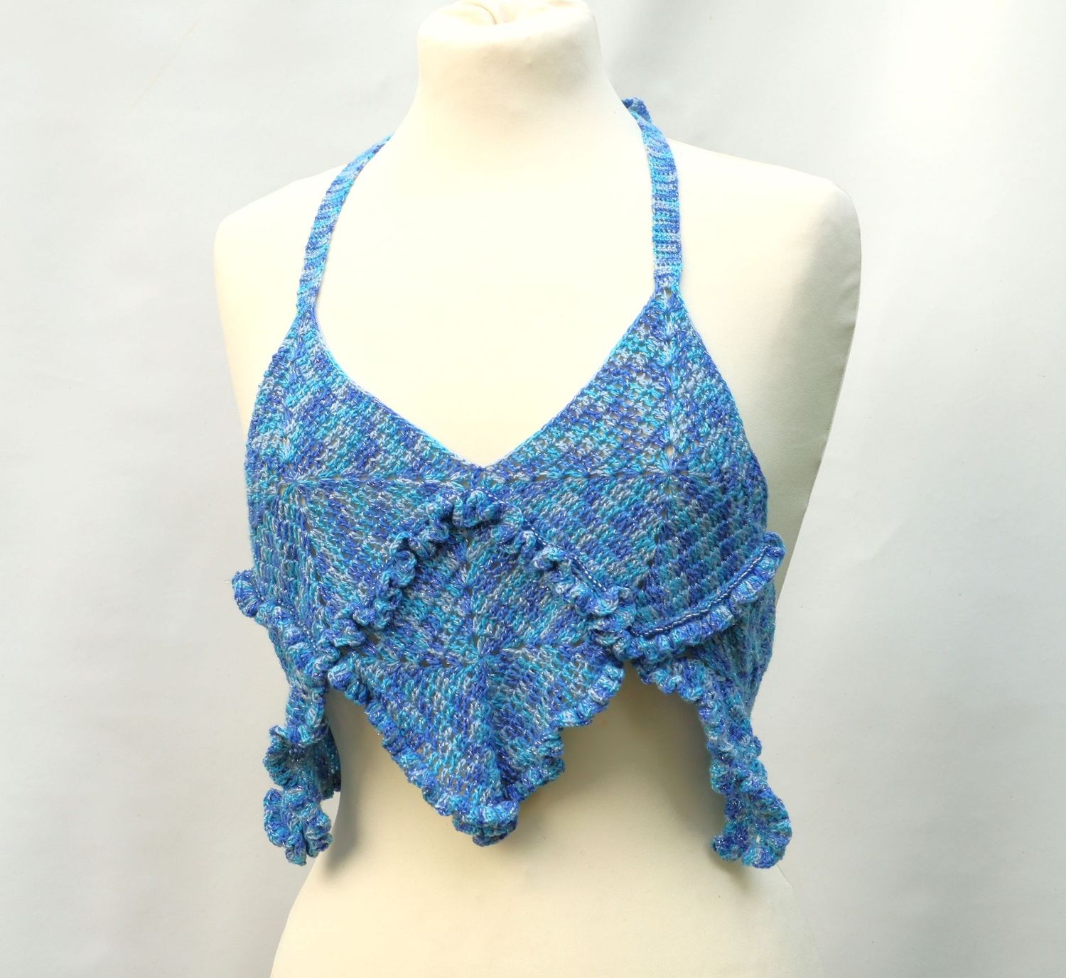 Häkeltop Top gehäkelt Bustier blau Töne Rüschen Häkelmode Häkeltop Top gehäkelt Bustier blau Töne Rüschen Häkelmode