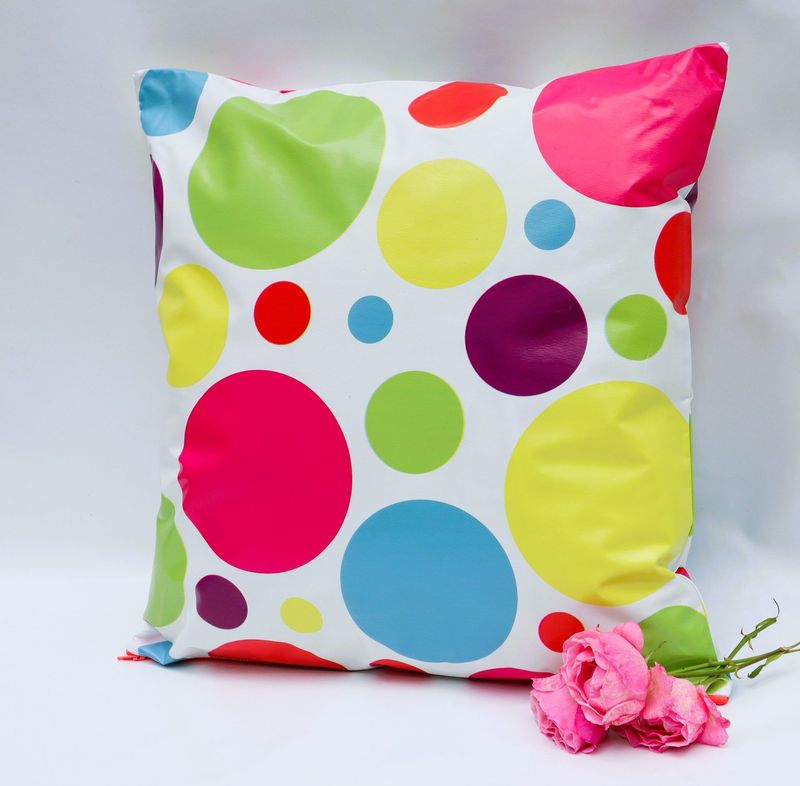Outdoorkissenhülle Punkte bunte Punkte abwischbar Kissenhülle für Draussen Outdoorkissenhülle Punkte bunte Punkte abwischbar Kissenhülle für Draussen