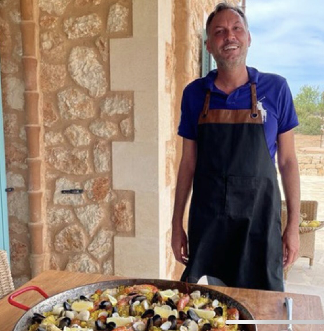 ​The famous paella man