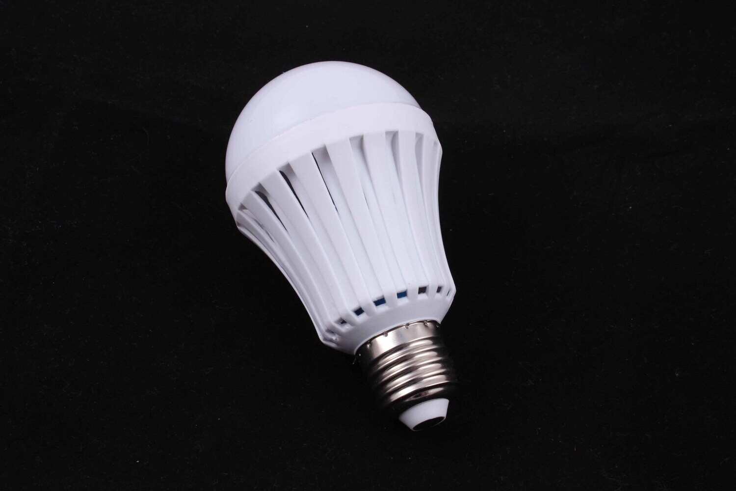 Էլ.լամպ մարտկոցով 12W LED (սպիտակ)