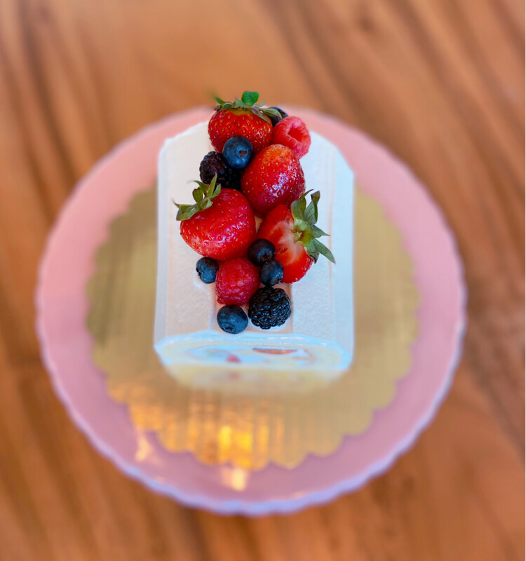 1/4 (4.5") Fruit Roll Cake