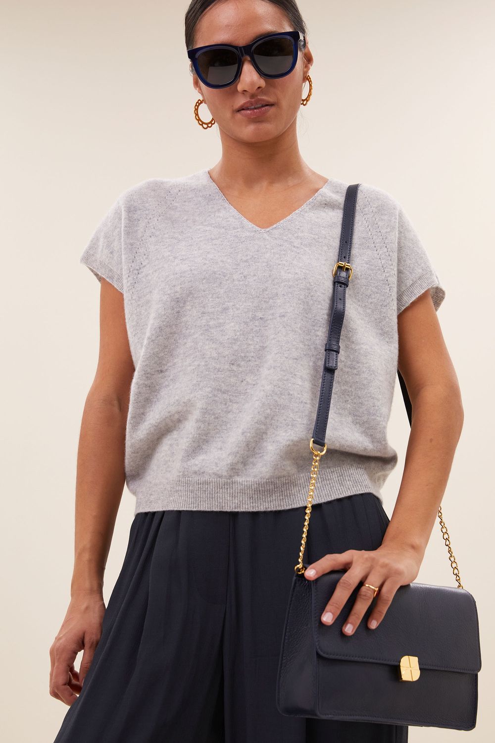 SIL V-NECK SHIRT