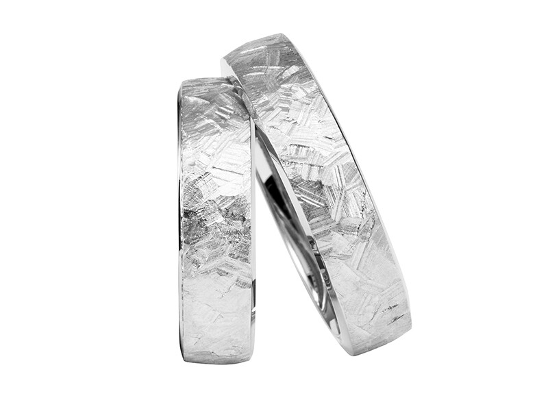 Gehämmerte  Eheringe Weißgold gehämmert Trauringe Modern GOLDSCHMIED JUWELIER EDER FELDBACH