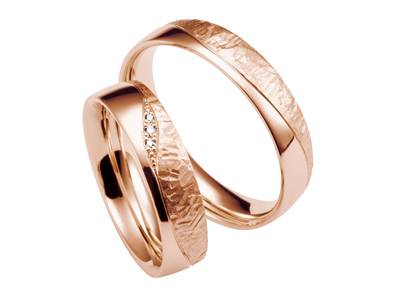 Gehämmerte  Eheringe Rotgold gehämmert Trauringe Modern GOLDSCHMIED JUWELIER EDER FELDBACH