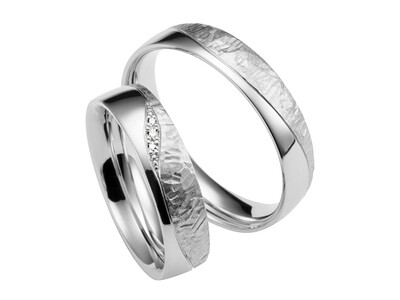 Gehämmerte  Eheringe Weißgold gehämmert Trauringe Modern GOLDSCHMIED JUWELIER EDER FELDBACH