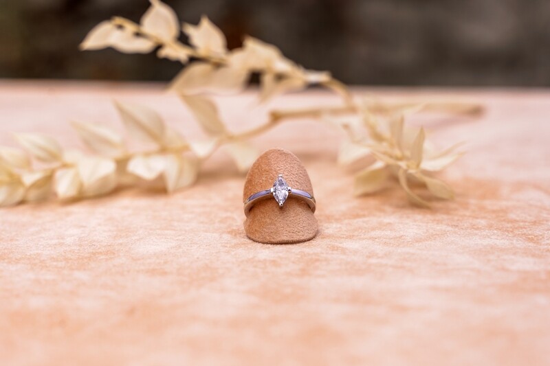Eigenanfertigung Weißgold Ring mit Diamant