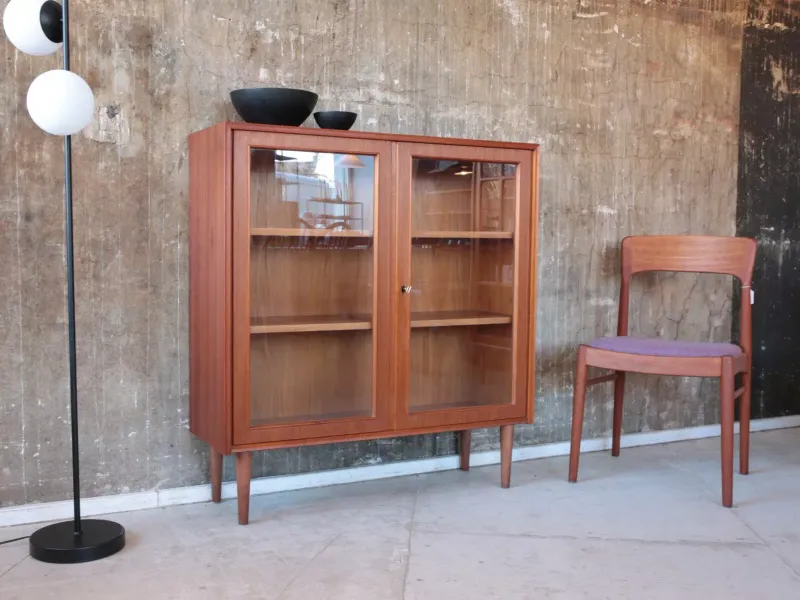Vintage Vitrine