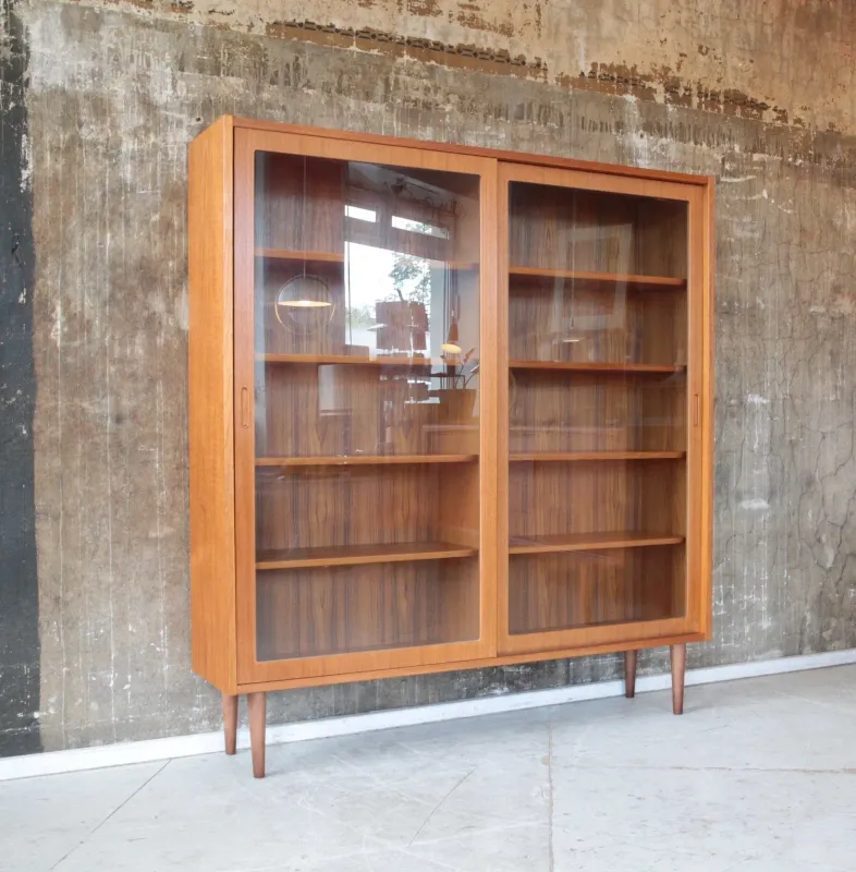 Vintage Vitrine
