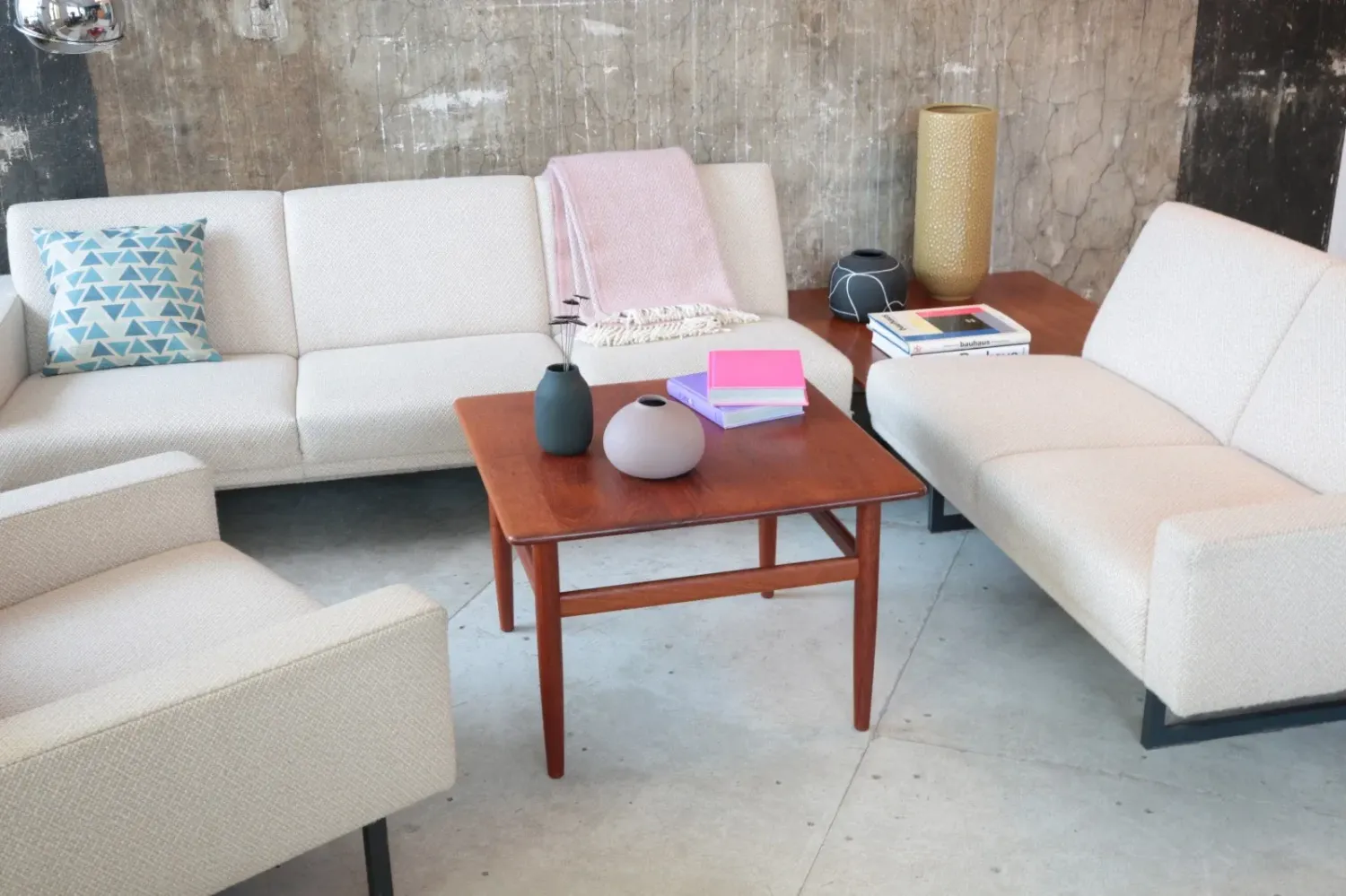 Vintage Ecksofa, Sessel und Ecktisch