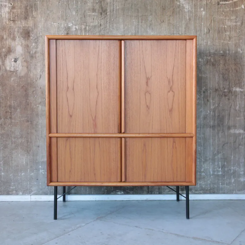 Vintage Highboard mit Lamellentüren