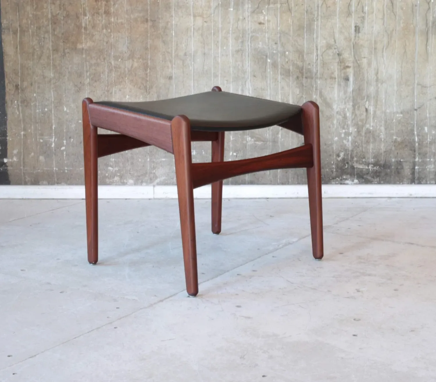 Vintage Hocker