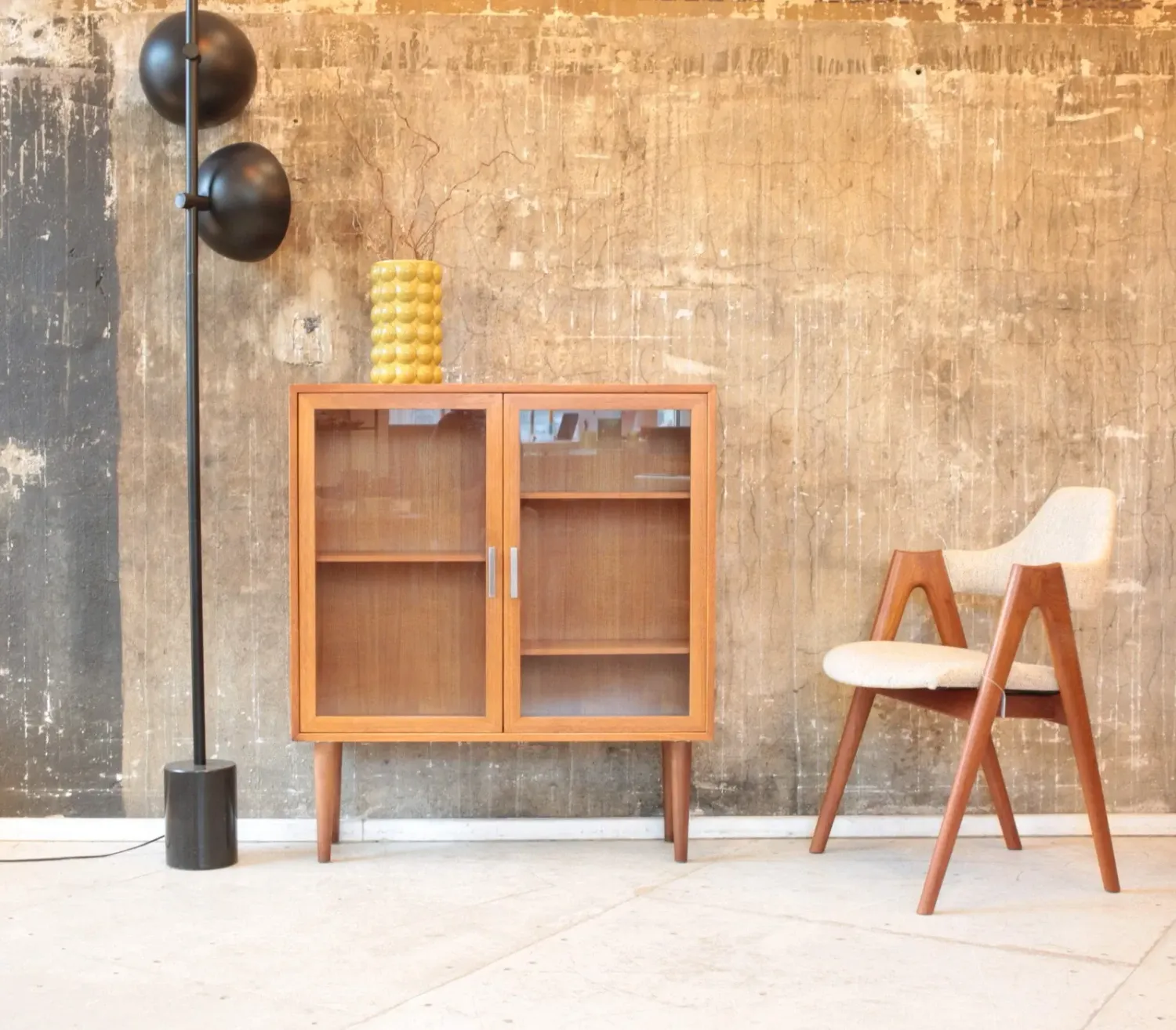 Vintage Vitrine
