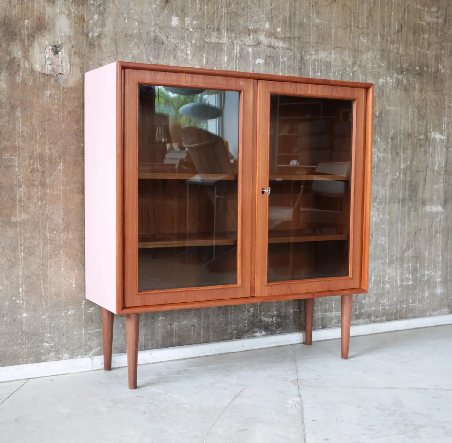 Vintage Vitrine