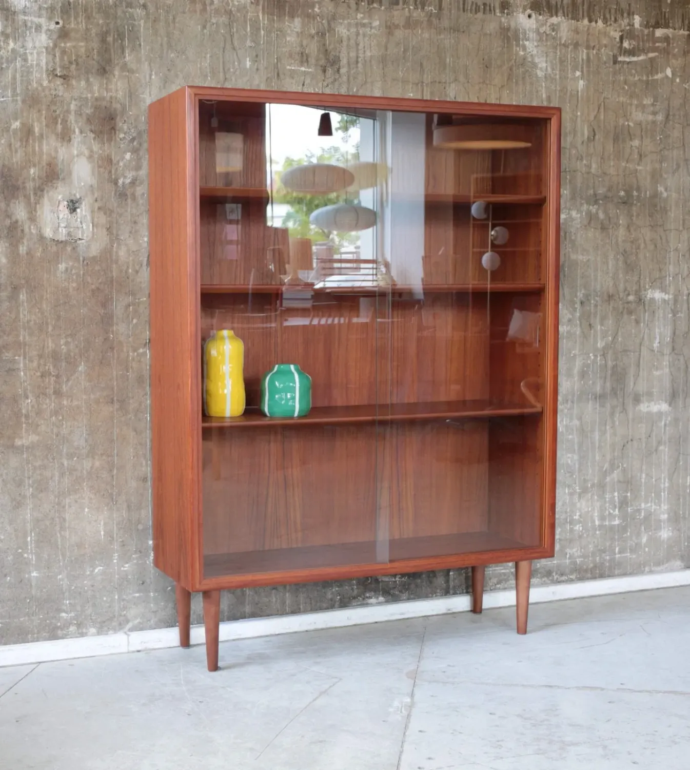 Vintage Vitrine
