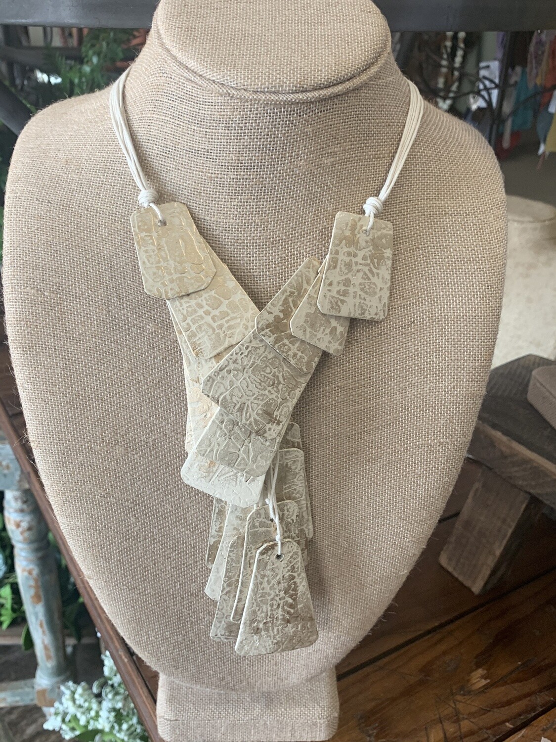 Paper Necklace Cream Long 019-10-20