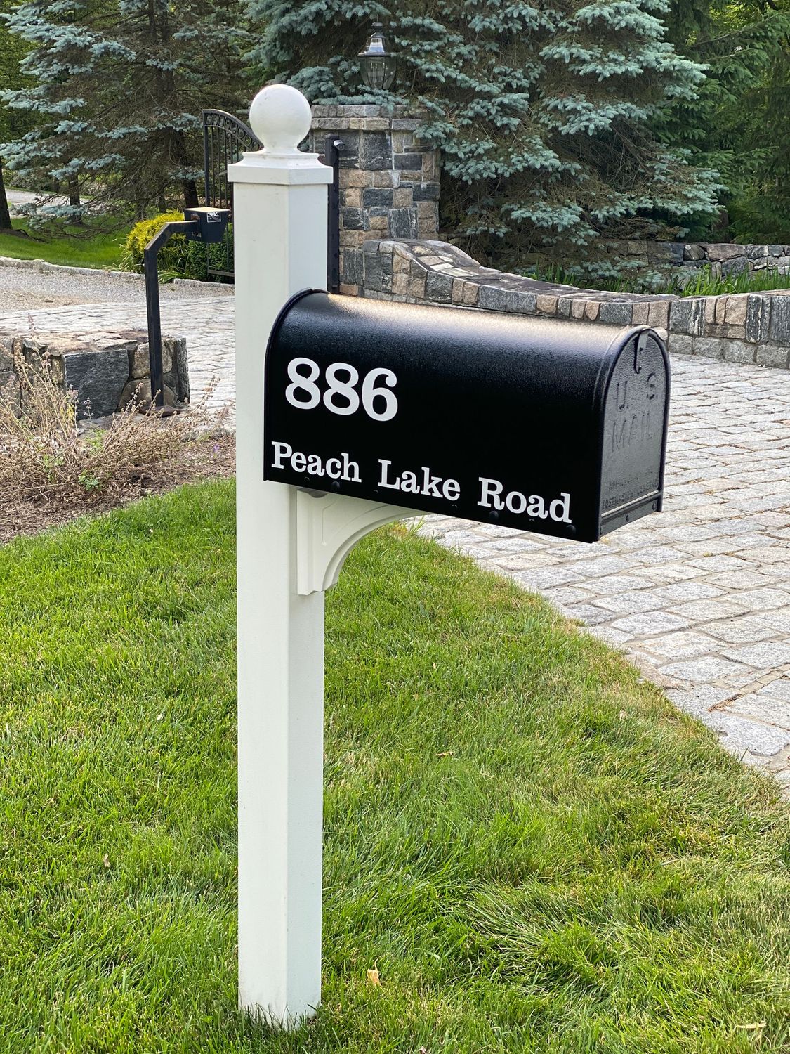 Mr. Mailbox Combo 4 - Mailbox w/ Black, Bronze or White Aluminum Post & Installation