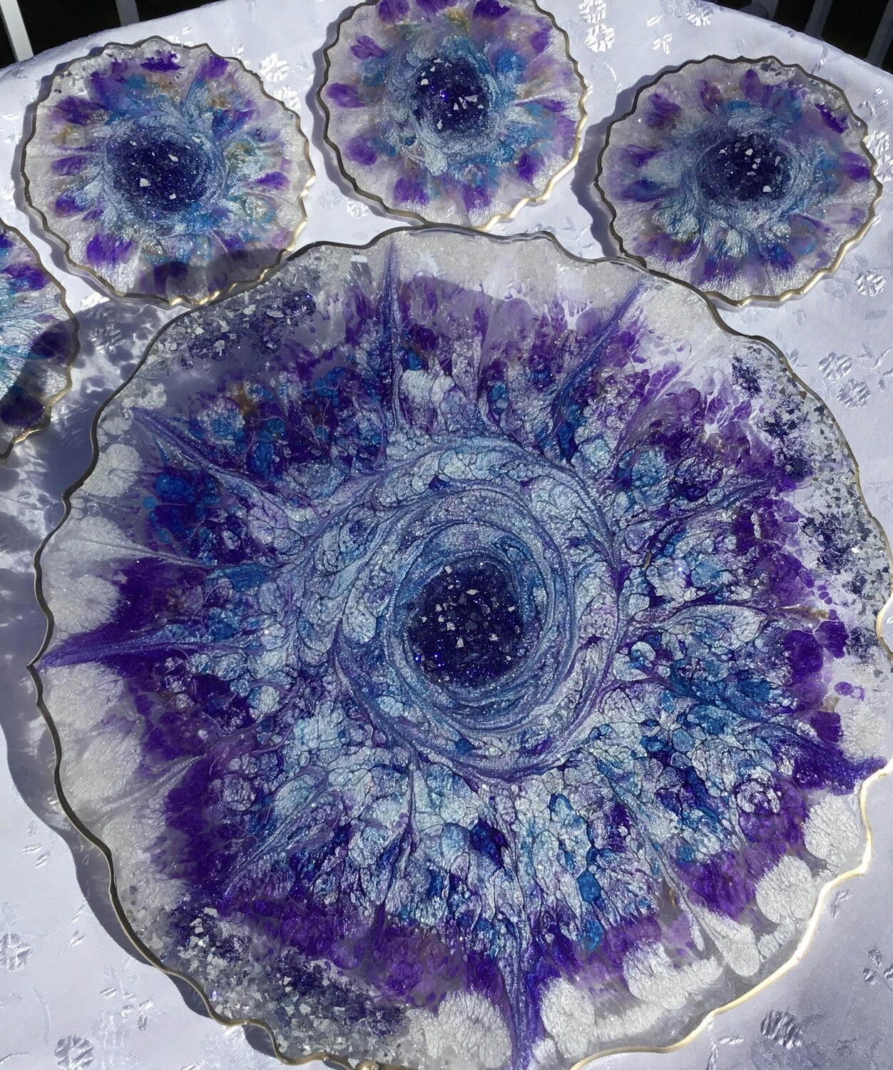 (SOLD)Splash of Beauty – Epoxy Resin Tray and Coasters