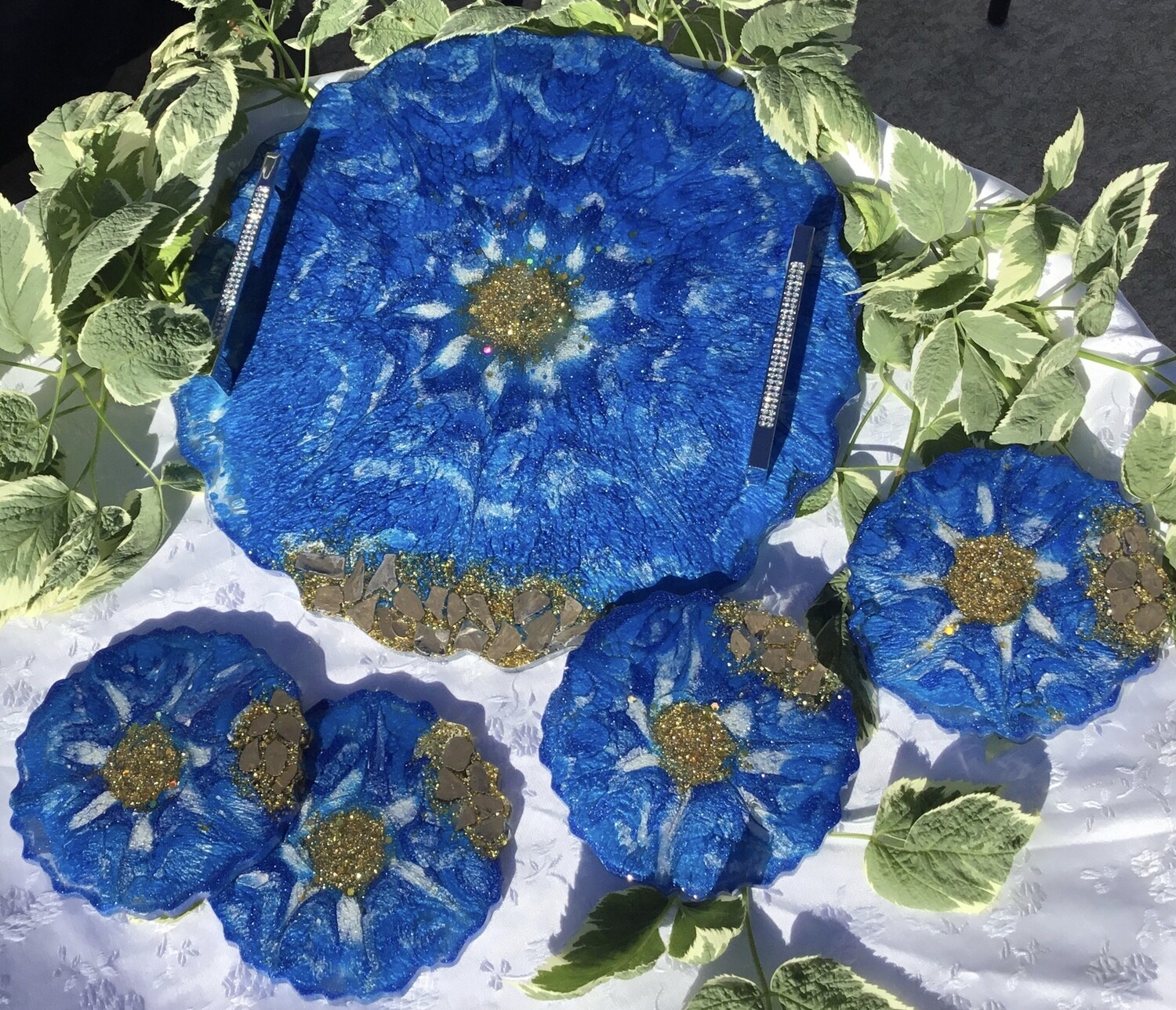 (SOLD)Flowing Water with Gold Beauty - Resin Tray &amp; 4 Coasters