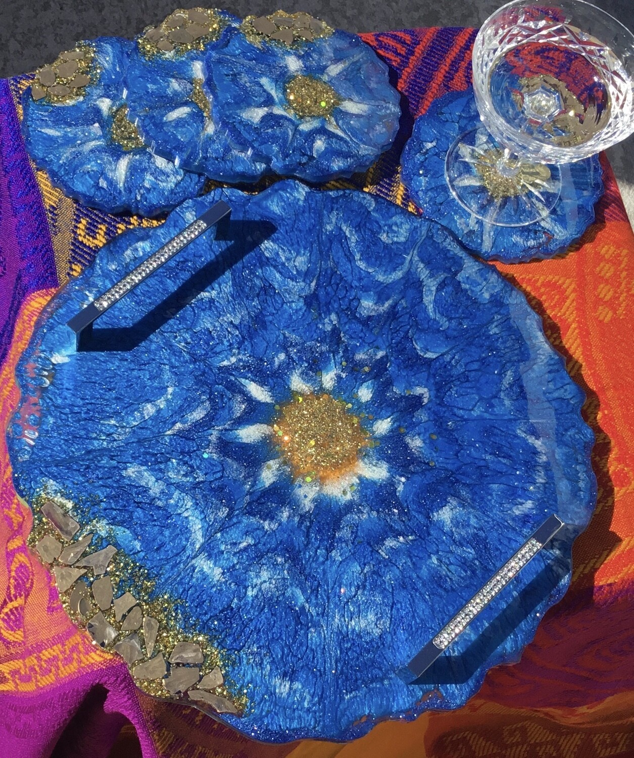 (SOLD)Flowing Water with Gold Beauty - Resin Tray & 4 Coasters (SOLD)Flowing Water with Gold Beauty - Resin Tray & 4 Coasters