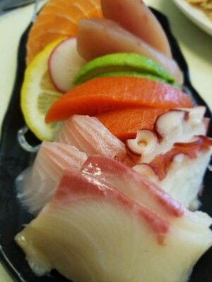 Assorted Sashimi (12pcs)