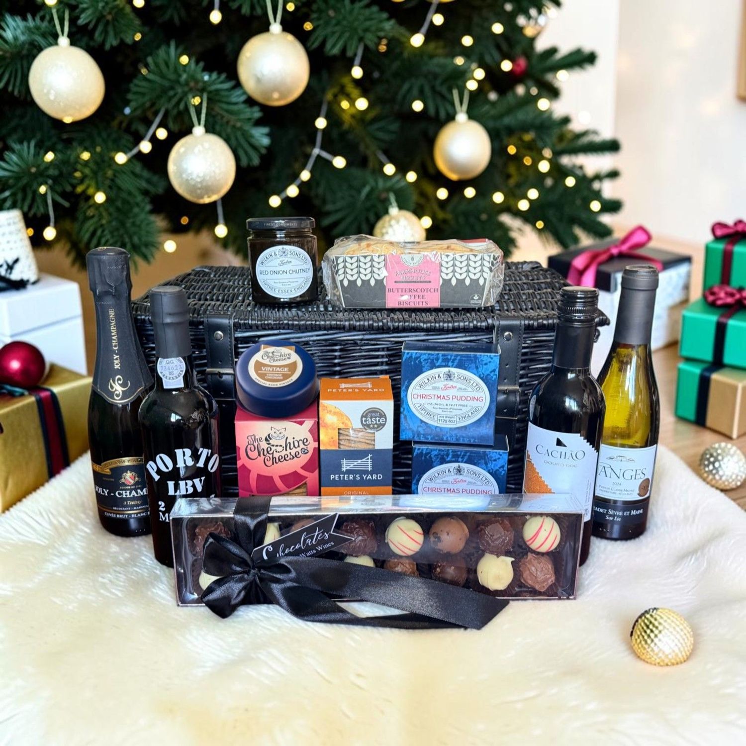 18 18" Luxury Wicker Hamper