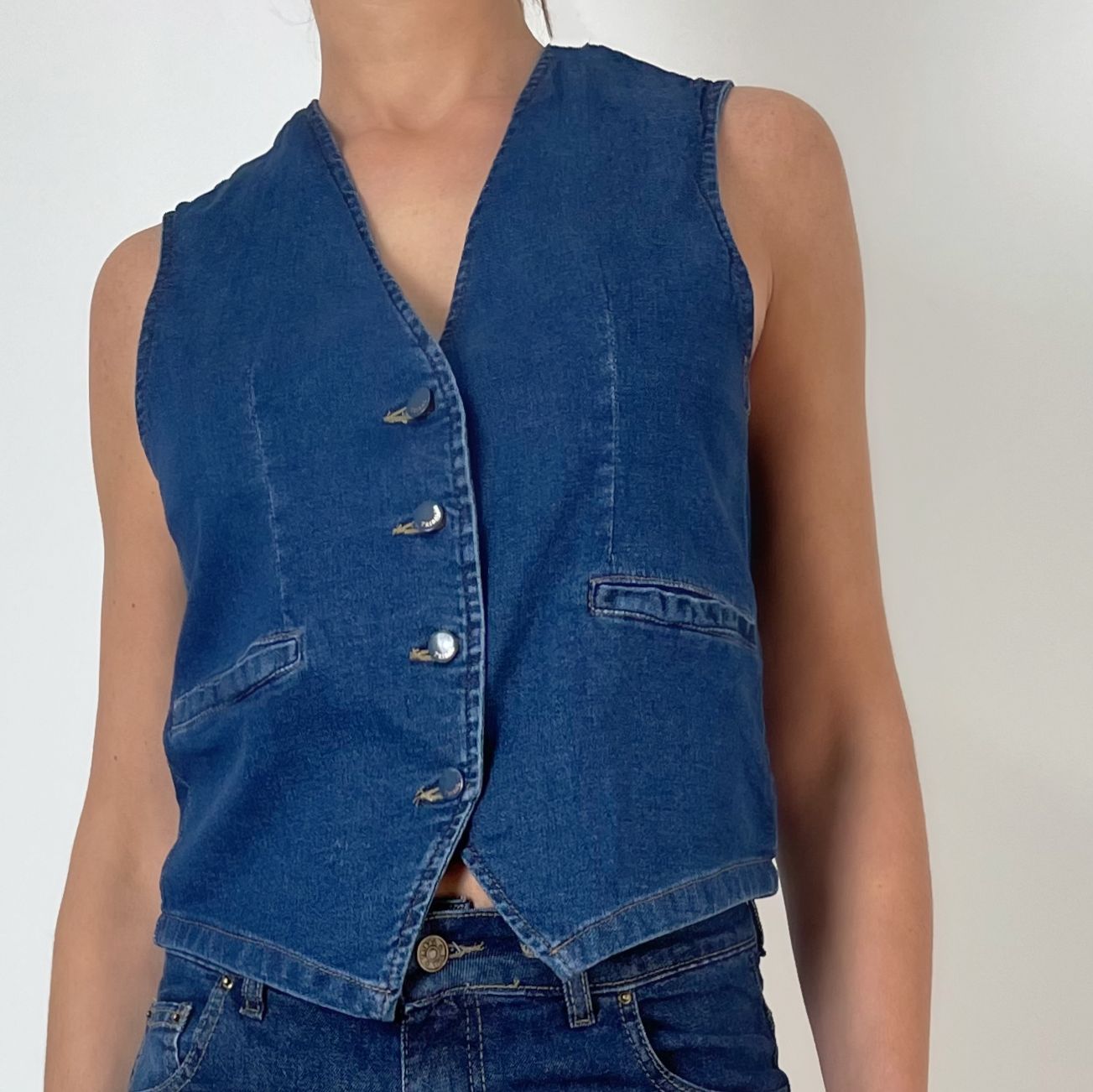 chaleco jean con lycra  - KAMI oscuro