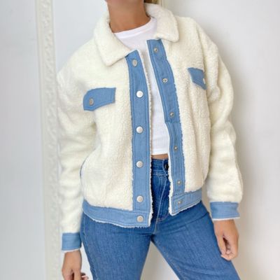 CHELSIE  -  campera corderito con vivo en jean.