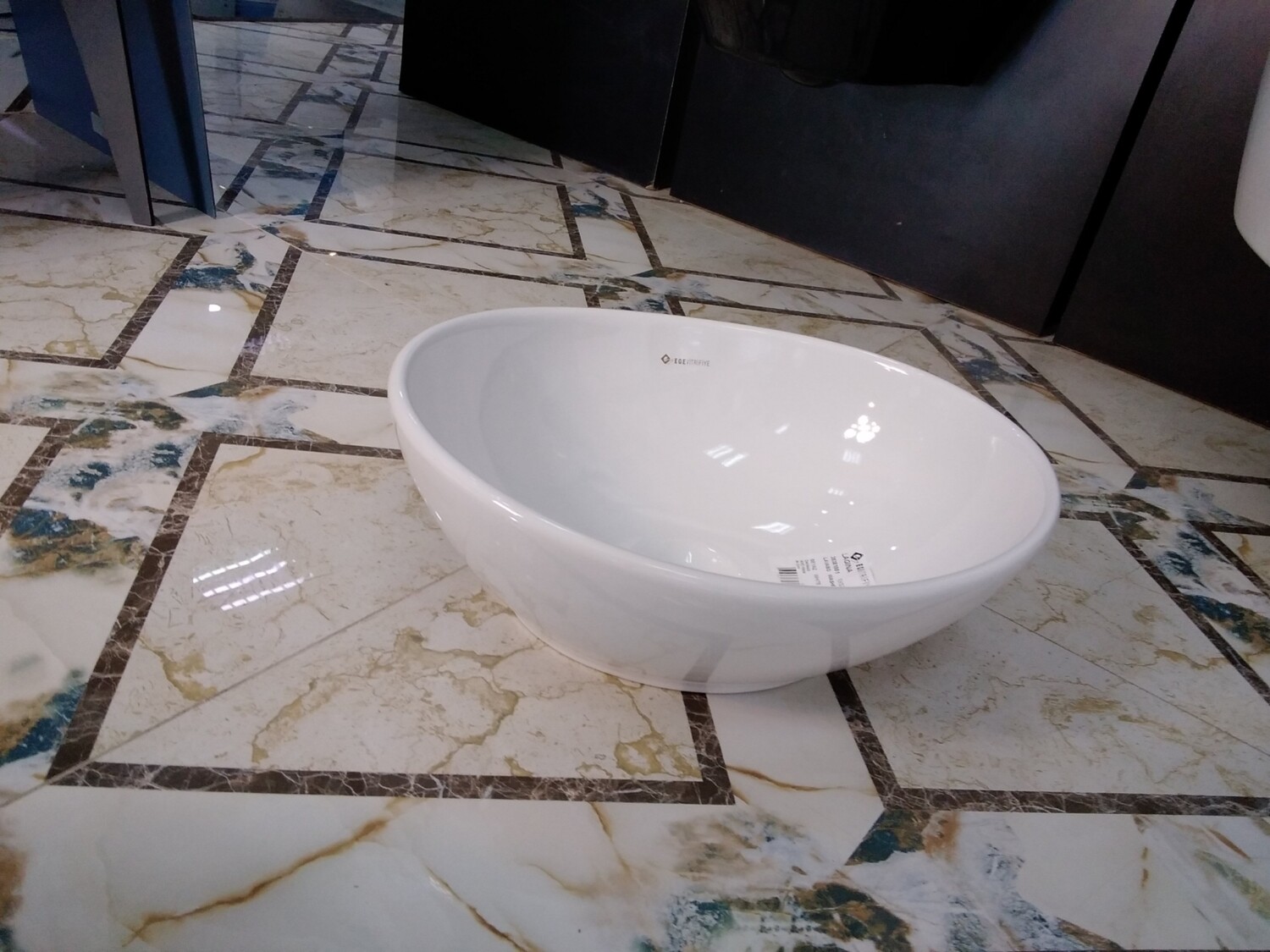 Lagina counter top washbasin 38 cm