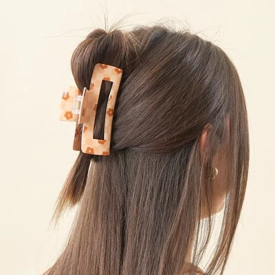 The Darling Effect Checkered Claw Clip