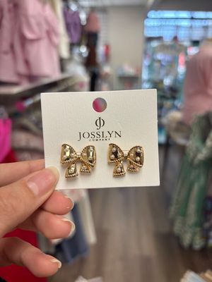 JOSSLYN Bow Pearl Studs