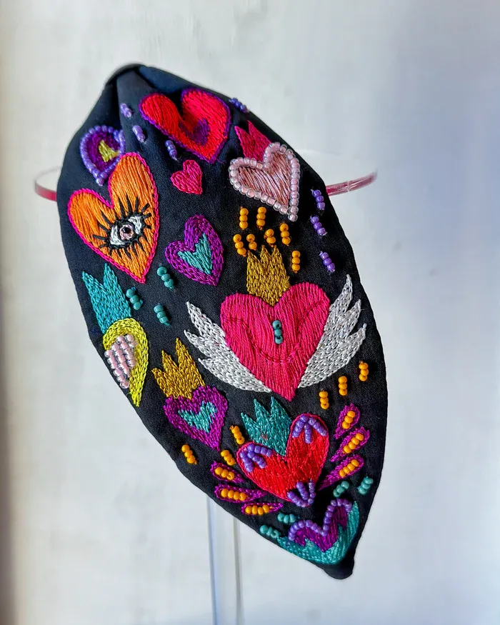 PRIA Heartfelt Eyes Adjustable Headband