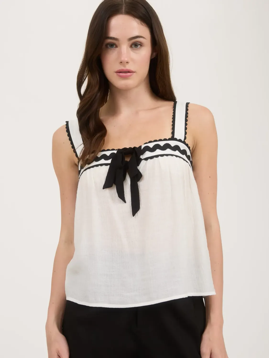 B.Pepper Vivian Front Bow Tank-White
