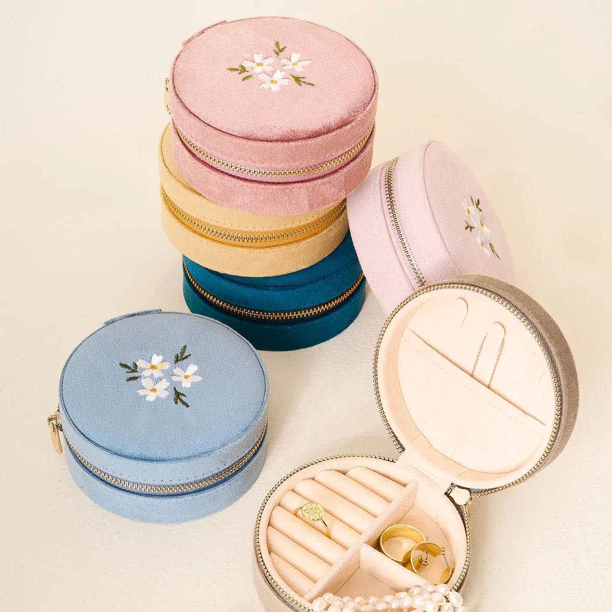 TDE Round Velvet Jewelry Case