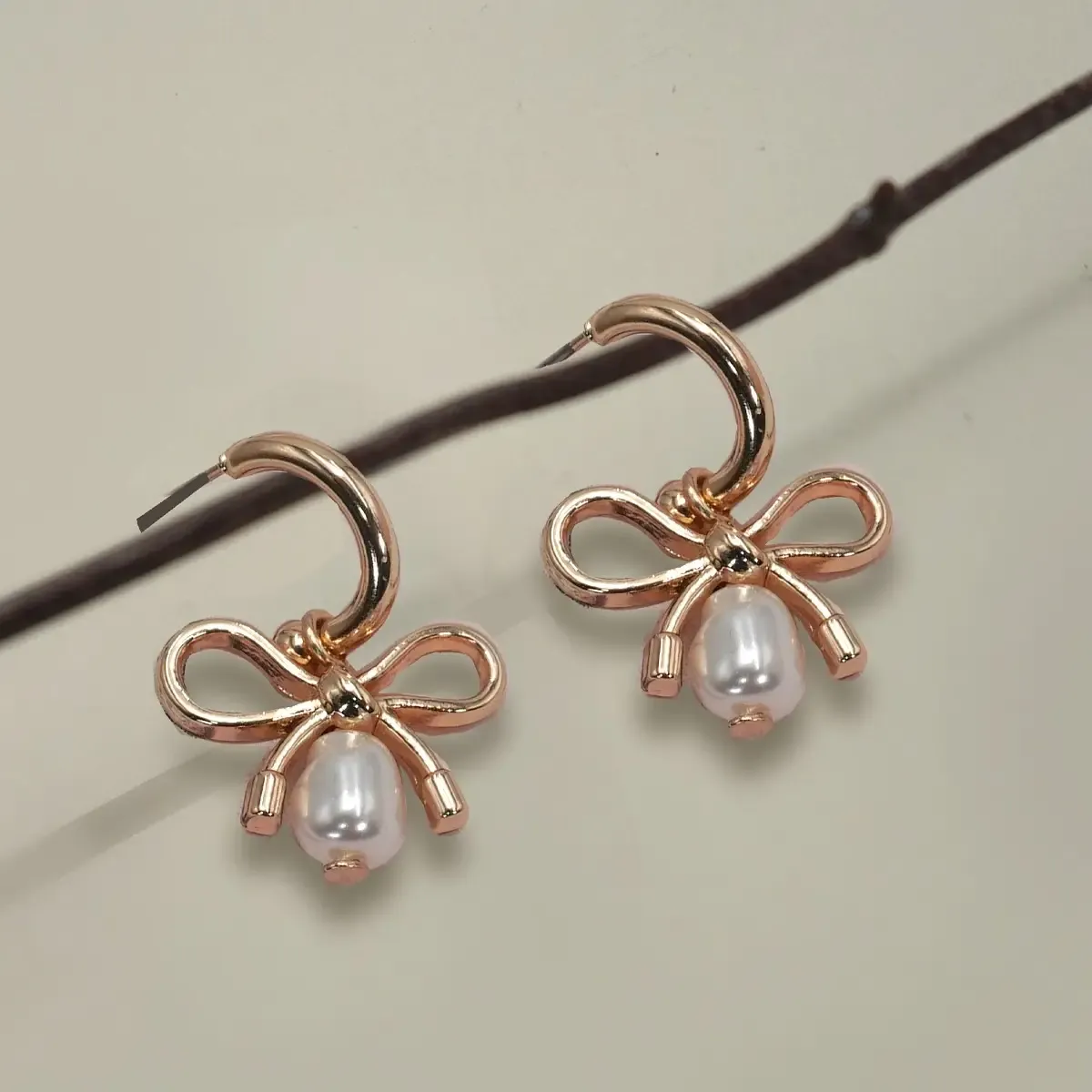 JOSSLYN Bow Pearl Drop Hoop