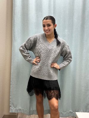 BUTTERMELON Grey V-neck Cable-knit Sweater 