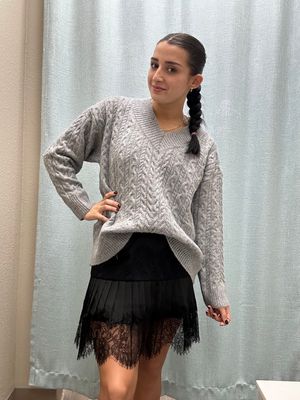 BUTTERMELON Grey V-neck Cable-knit Sweater 