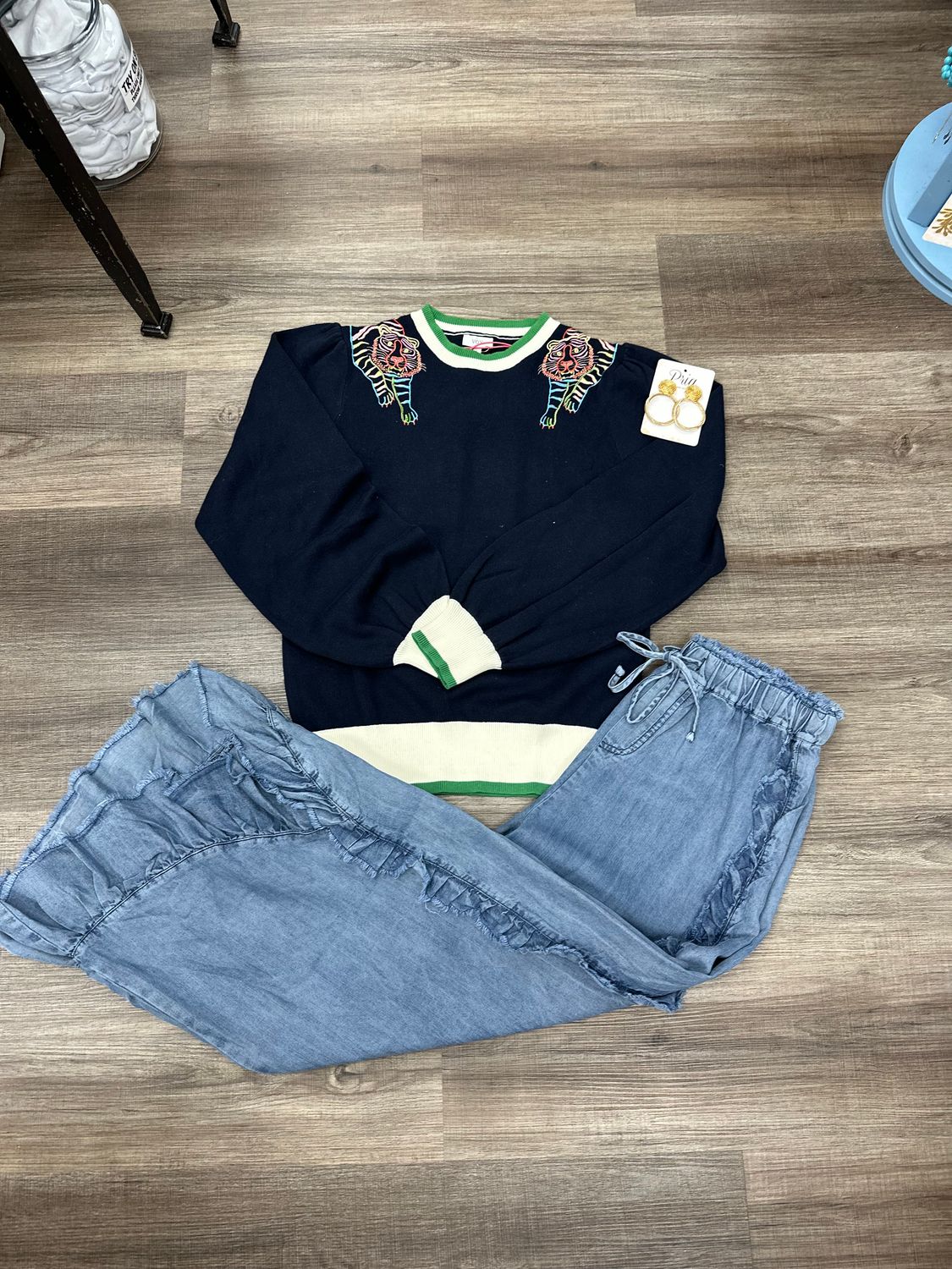 VOY Color Block Tiger Shoulder Knit Top 