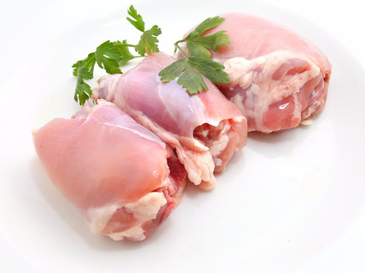 Chicken Thigh Skinless Boneless Free Range - LOCAL - 2lb 6-7 per pack