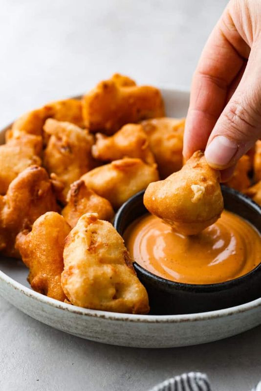 Battered Cauliflower Bites 250g with sauce