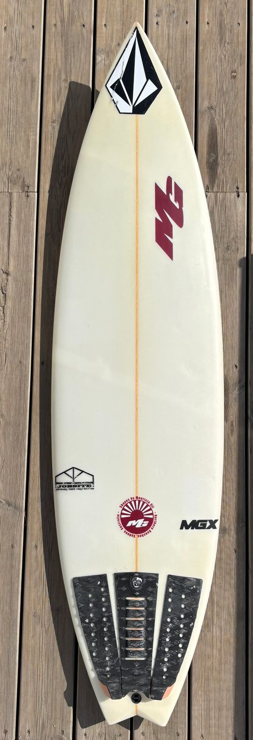 6'1" x 18 3/4" x 2 11/32" - 28.2L