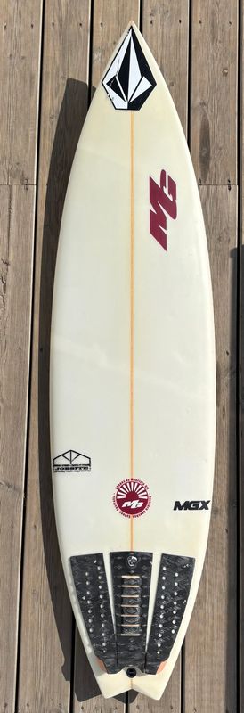 6'1" x 18 3/4" x 2 11/32" - 28.2L