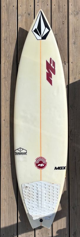 5'11" x 18 3/8" x 2 11/32" - 27.3L