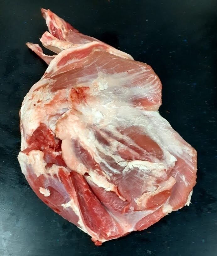 Portion 1 kg de Rôti d'épaule d'agneau avec os sous vide