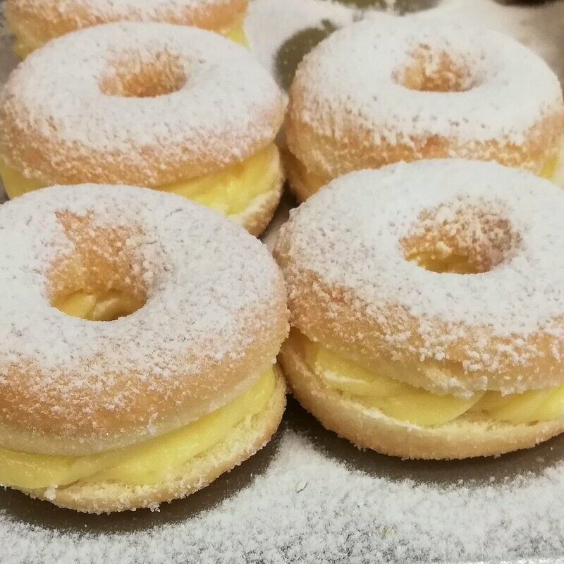 Donut met gele room