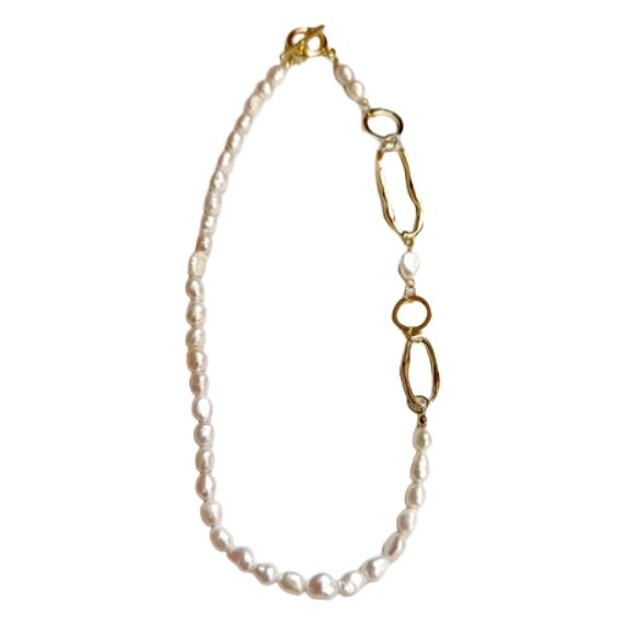 SG Pearl Toggle Necklace