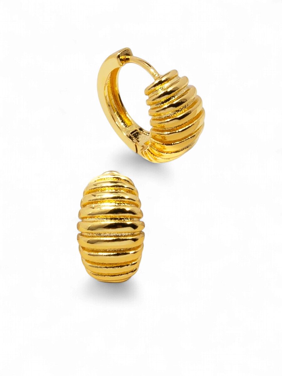 ZE Ribbed Hoop Huggie Earring