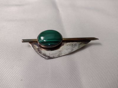 Designers&#39; Circle Sterling Silver Pin - Green Stone